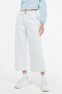 Oferta de Jean culotte blanco tiro alto con botas amplias cortas por $22,9 en Koaj