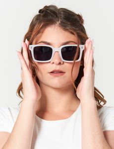 Oferta de Gafas Cuadrada Blanco/Negro Mujer por $2,07 en Moda RM