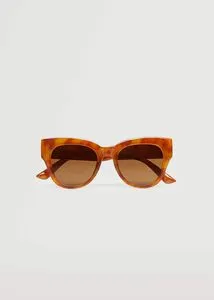 Oferta de Gafas de sol retro por $14,99 en Mango